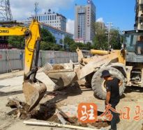 美女屌逼的视频永远免费高温下的坚守｜道路建设者用汗水铺就畅通路